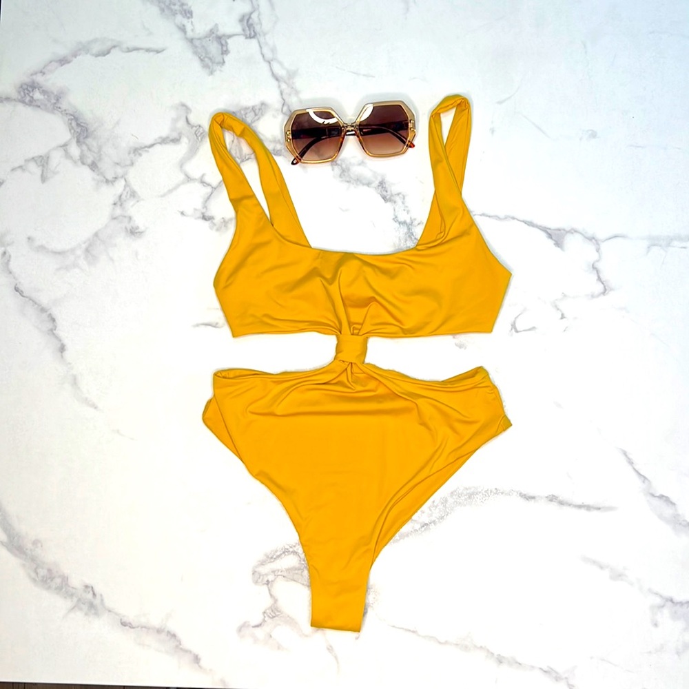 Dippin Daisys One Piece swimwear